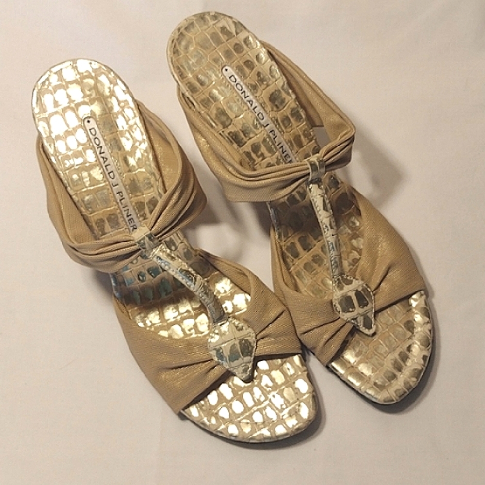 Donald J. Pliner Kitten Heels. LK NEW!